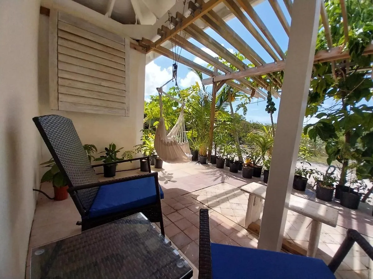 펜션 Private Guest House 2 Bedrooms & 2 Baths Near Grace Bay Beach & Long Bay Beach.